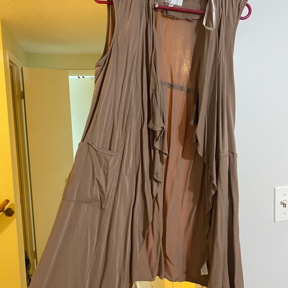 DR2 camel vest- M - Picture 3 of 6